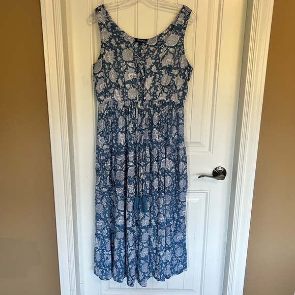 Papá Vancouver | Tiered Blue Floral Maxi Dress w/tie & tassels Size L Cottage - Picture 11 of 14